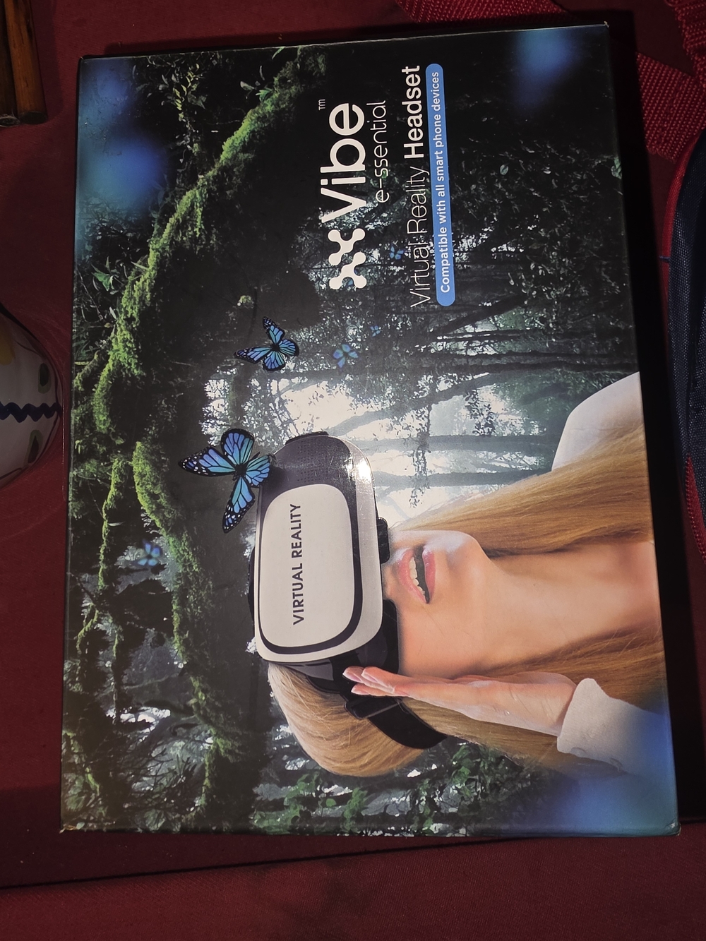 Vibe Virtual Reality Headset - White and Black Accents